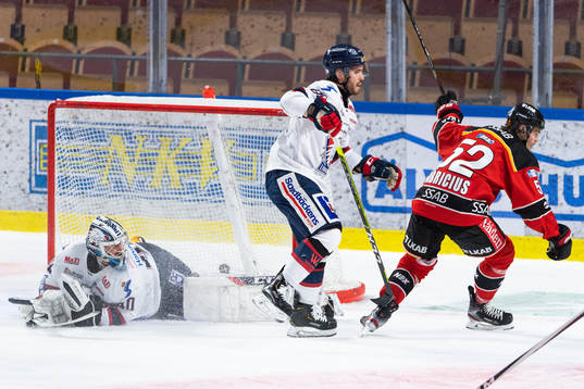 Luleås Karl Fabricius sätter 3-1 bakom Linköpings