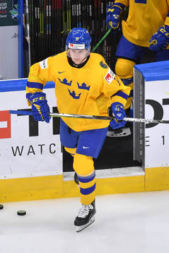 Oskar Kvist of Sweden steps