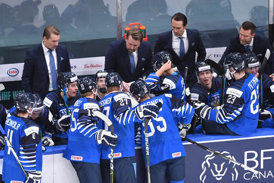 Team Finland Head Coach Antti Pennanen speaks to his team