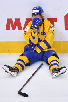 Lucas Raymond of Sweden covers his face in disappointment