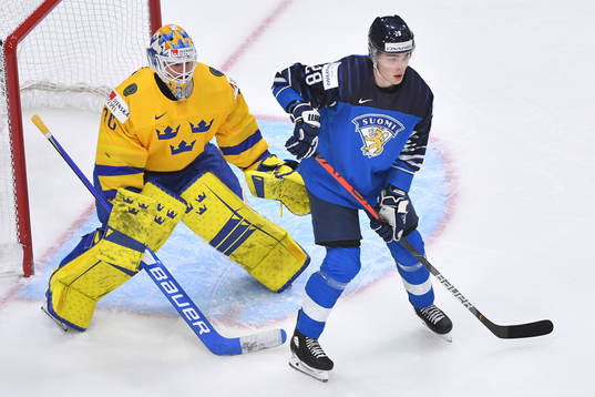 Henri Nikkanen takes position in front of the Sweden net