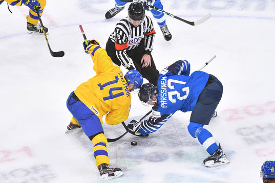 Juuso Parssinen of Finland and Arvid Costmar of Sweden face