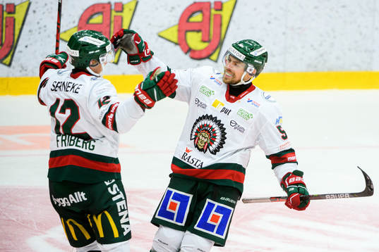 Frölundas Max Friberg och Mats Rosseli Olsen jublar