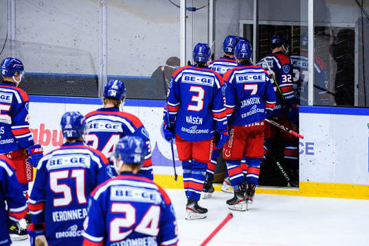 Oskarshamns spelare lämnar isen