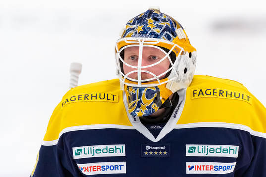 s målvakt Jonas Gunnarsson innan ishockeymatchen i SHL