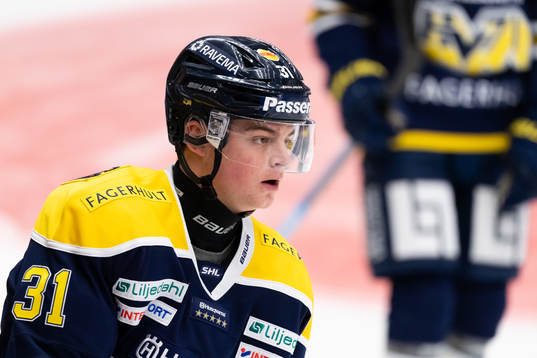 s Filip Cederqvist innan ishockeymatchen i SHL mellan HV71