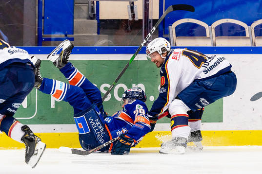 Växjös Pontus Holmberg faller
