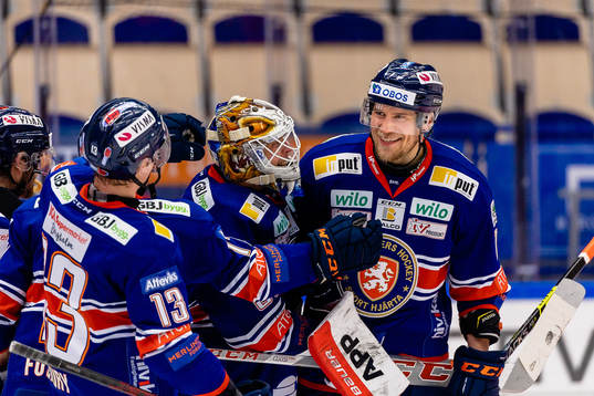 Växjös målvakt Viktor Fasth och Ilari Melart jublar