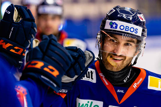 Växjös Andrew Calof jublar