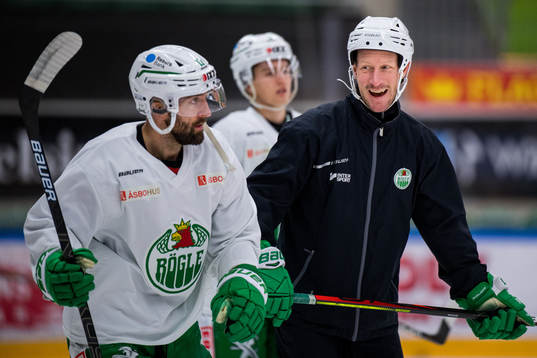 Taylor Matson och målvaktstränare Magnus Wennström