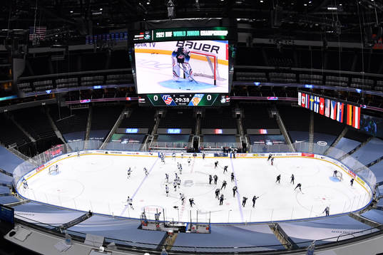 Team Finland and Team USA participate in warm up