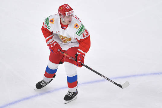 Vasili Ponomaryov of Russia skates