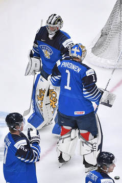 Kari Piiroinen and Joel Blomqvist of Finland exchange spots