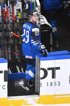 Kasper Simontaival of Finland glances at the score clock