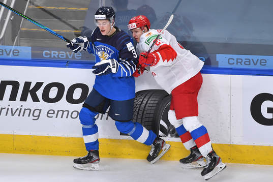 Danil Bashkirov of Russia and Benjamin Korhonen of Finland