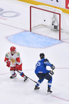 Anton Lundell of Finland scores an empty net goal to make