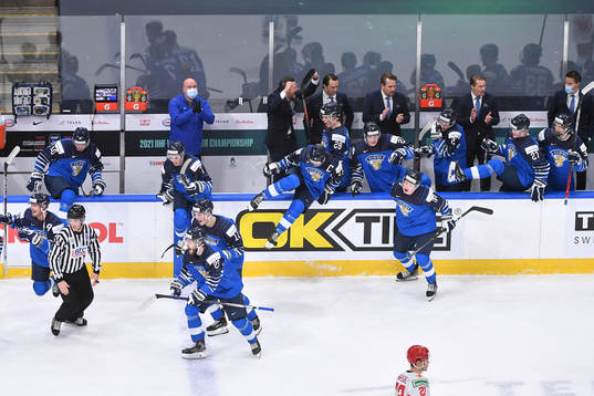 Team Finland jumps over the boards to celebrate their