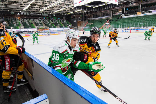 Rögles Filip Karlsson och Luleås Eddie Larsson