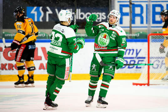 Rögles Brady Ferguson och Simon Ryfors jublar