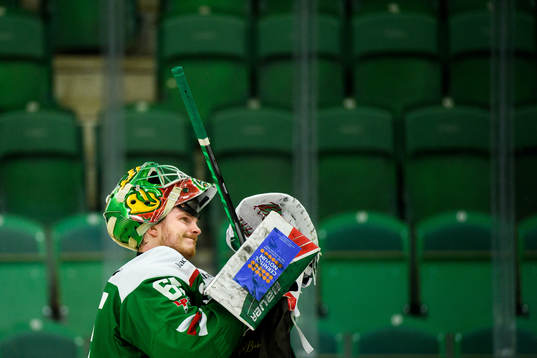 Rögles målvakt Christoffer Rifalk jublar
