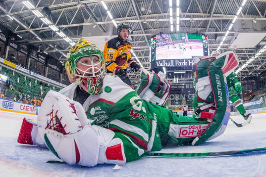 Rögles målvakt Christoffer Rifalk och Luleås Arttu