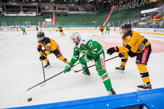 Rögles Taylor Matson mot Luleås Jack Connolly och Eddie