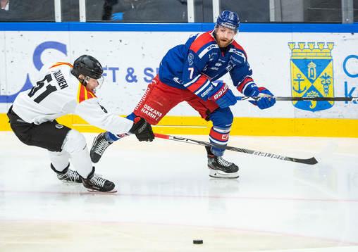 Oskarshamns Adam Janosik och Brynäs Tomi Sallinen