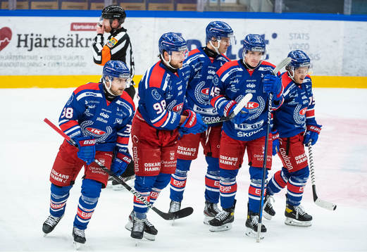 Oskarshamns Nichlas Torp jublar med lagkamrater