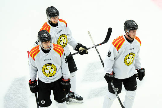 Brynäs Tomi Sallinen , Tom Hedberg och Samuel Solem deppar