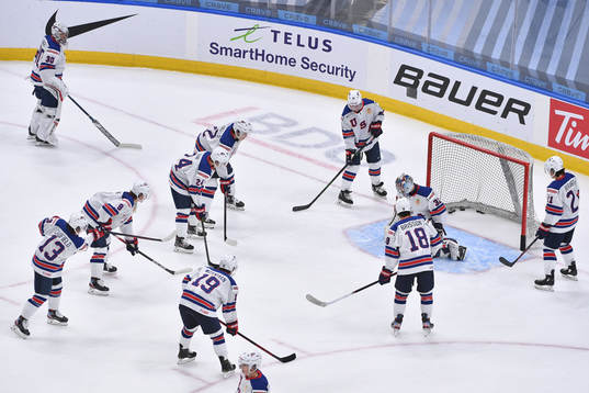 Team USA participates in warm up