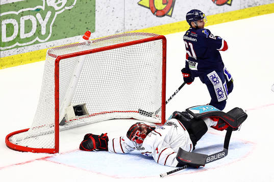 Örebros målvakt Jhonas Enroth  och Linköpings Markus