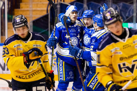 Leksands Martin Karlsson jublar med Jon Knuts och Fredrik