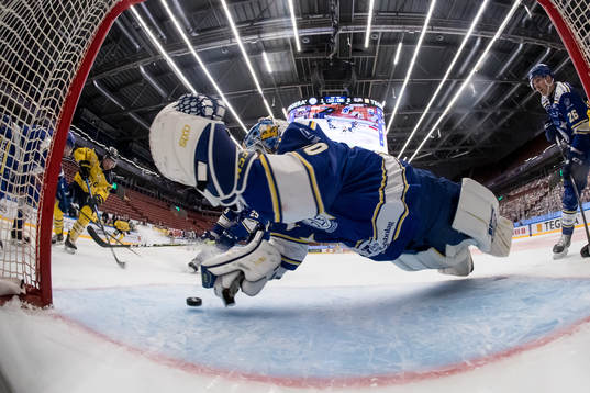 s Simon Önerud gör 1-3 bakom Leksands målvakt Janne