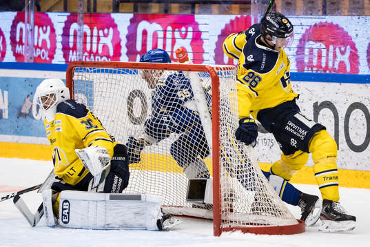 s Alexander Bergström och Leksands Jonas Ahnelöv och