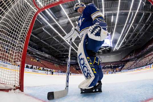 Leksands målvakt Janne Juvonen deppar