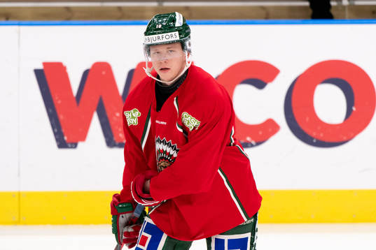 Frölundas Lucas Raymond innan ishockeymatchen i SHL mellan