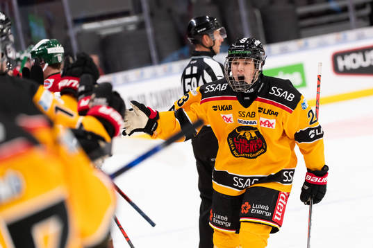 Luleås Fabian Lysell jublar