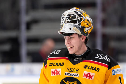 Luleås målvakt Jesper Wallstedt jublar