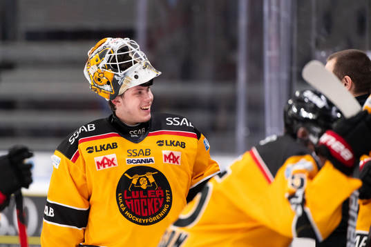 Luleås målvakt Jesper Wallstedt jublar