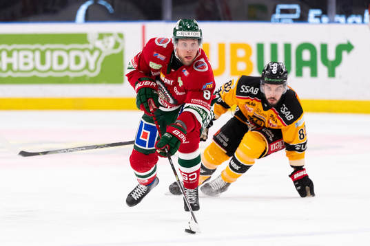 Frölundas Viktor Ekbom och Luleås Chris Desousa