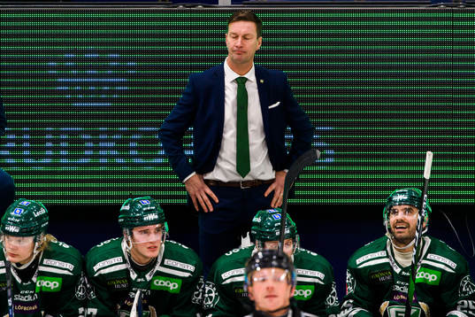 Färjestads huvudtränare Johan Pennerborn deppar