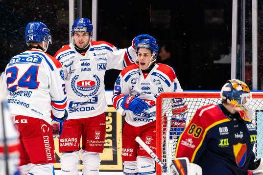 Oskarshamns Tyler Kelleher  (höger) jublar