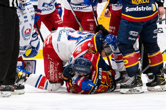 Oskarshamns Brian Cooper och Djurgårdens Manuel Ågren