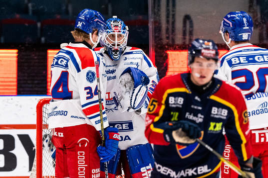 Oskarshamns Philip Samuelsson och målvakt Joe Cannata