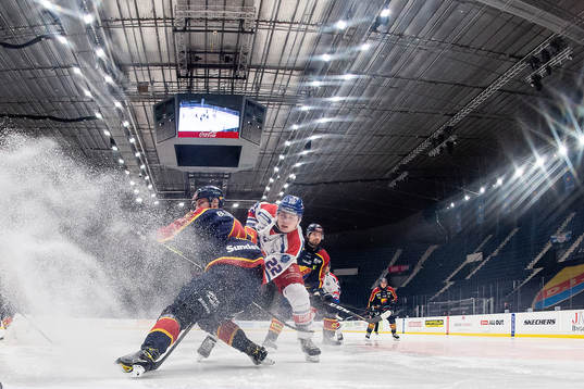 Oskarshamns John Dahlström mot Djurgårdens Rhett Rakhshani
