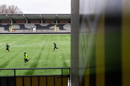 Spelarna springer