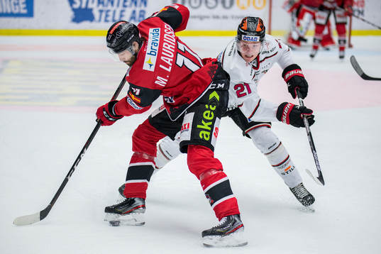 Malmö Redhawks Markus Lauridsen och Örebros Linus Öberg