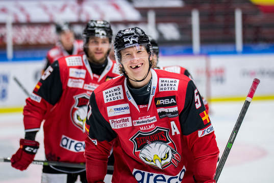 Malmö Redhawks Emil Sylvegård jublar