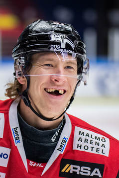 Malmö Redhawks Emil Sylvegård jublar