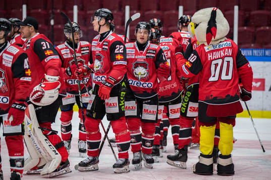 Malmö Redhawks spelare med Pathrik Westerholm (m) jublar